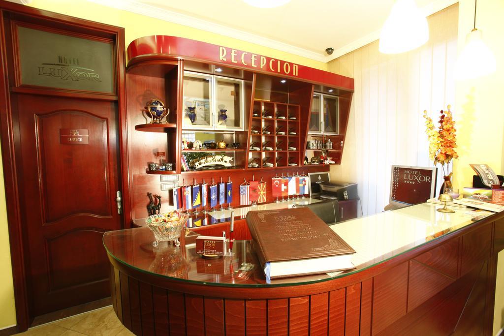 Hotel Luxor Suto Orizari Esterno foto