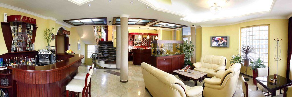 Hotel Luxor Suto Orizari Esterno foto